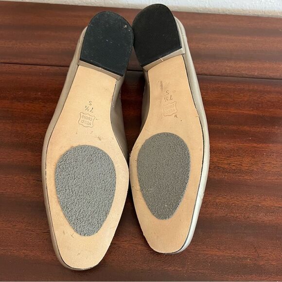 Vaneli Metallic Gold Fabra Laser Cut Oxford Flats. Size 7.5 S. Great Condition!! - Picture 7 of 8